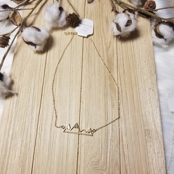 ๐๐Very Pretty GOLD Mountains Necklace in Stainless Steel๐๐ - Picture 4 of 10